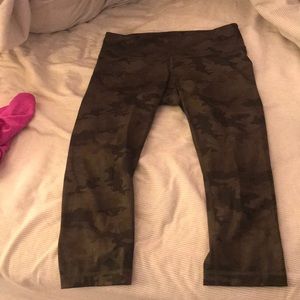 Camo lulu crop leggings